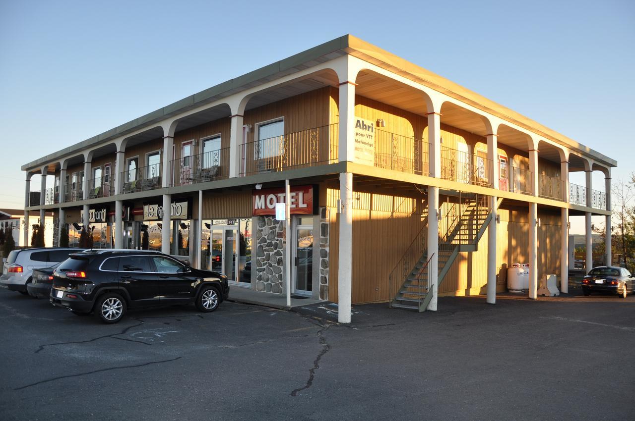 Hotel Motel Le Chateau Lac-Megantic Exterior photo