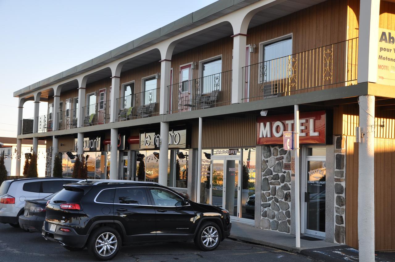 Hotel Motel Le Chateau Lac-Megantic Exterior photo