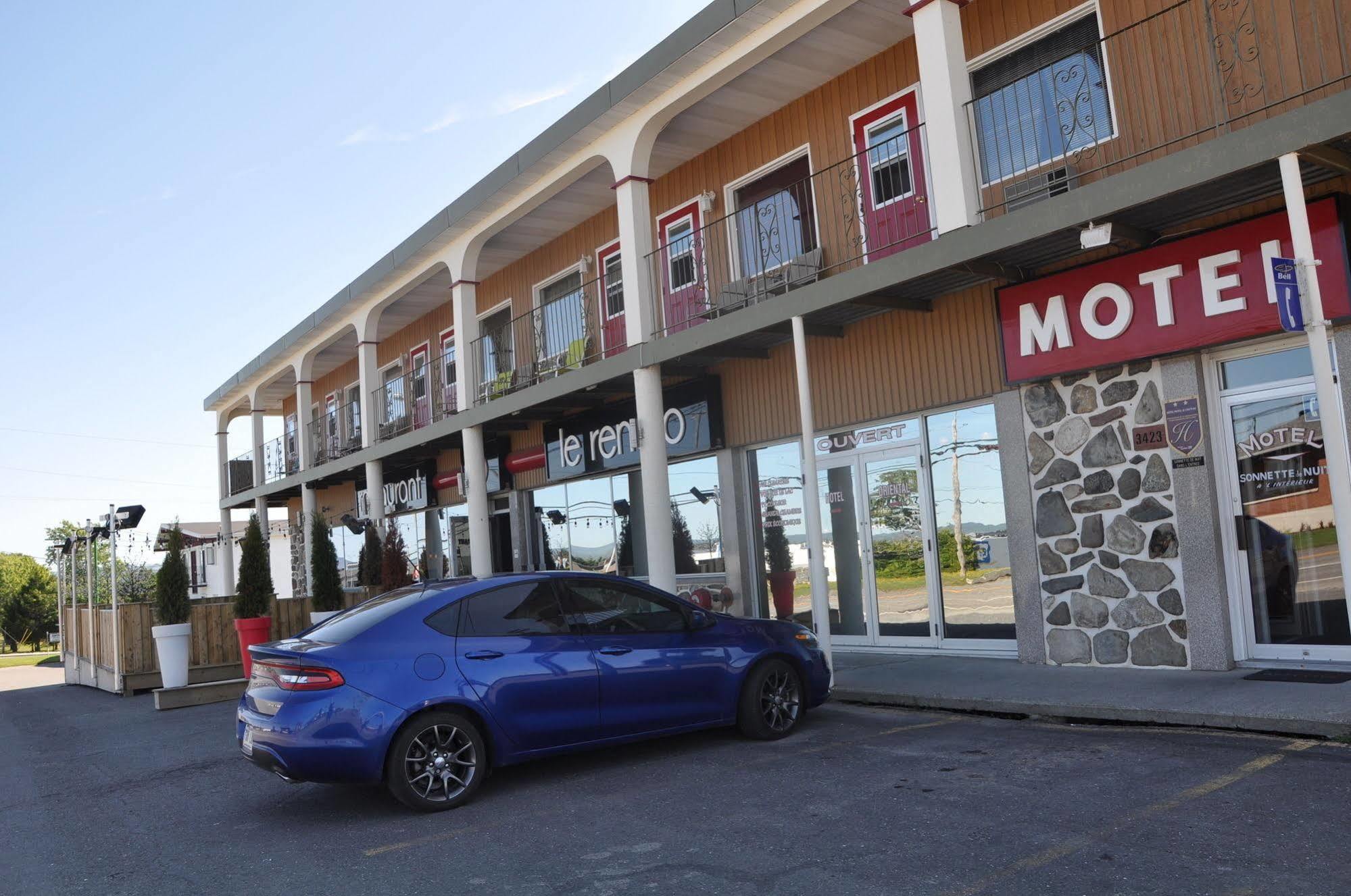 Hotel Motel Le Chateau Lac-Megantic Exterior photo